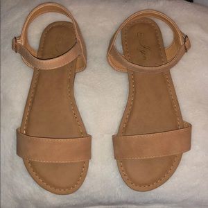 Lynx sandal flats size 7 BRAND NEW